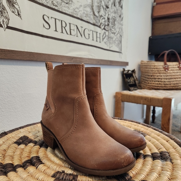 TEVA Leather Anaya Waterproof Chelsea Boot  - Picture 5 of 9